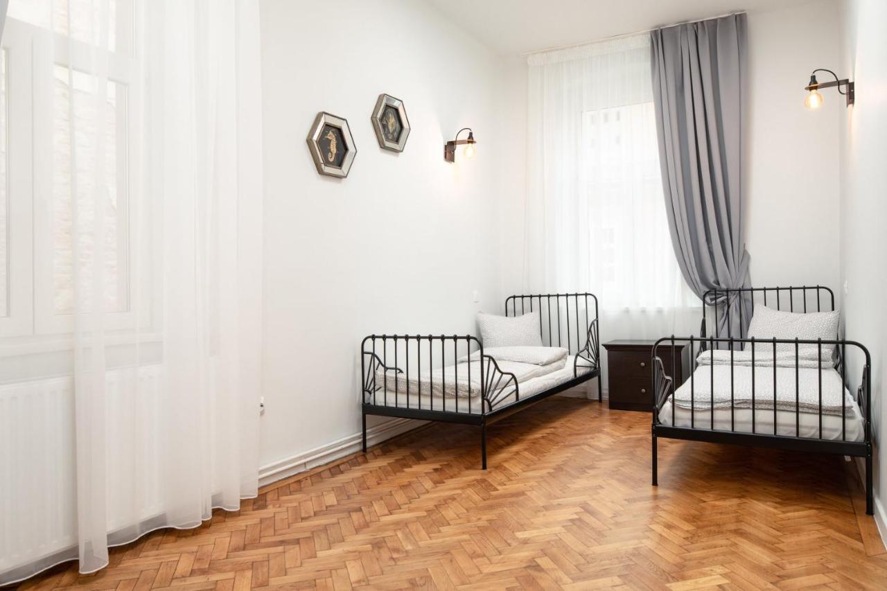 Albert Residence With Complimentary Parking Braşov Exterior foto