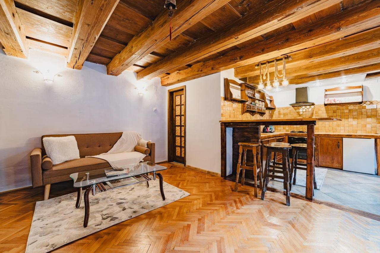 Albert Residence With Complimentary Parking Braşov Exterior foto
