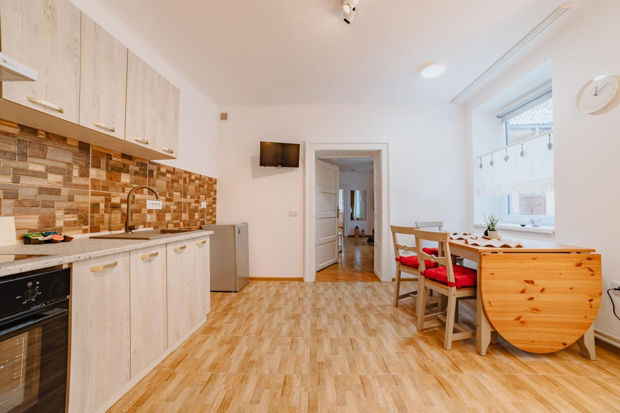Albert Residence With Complimentary Parking Braşov Exterior foto