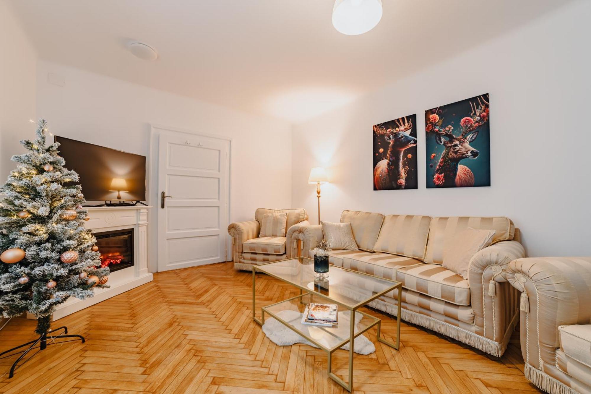 Albert Residence With Complimentary Parking Braşov Exterior foto