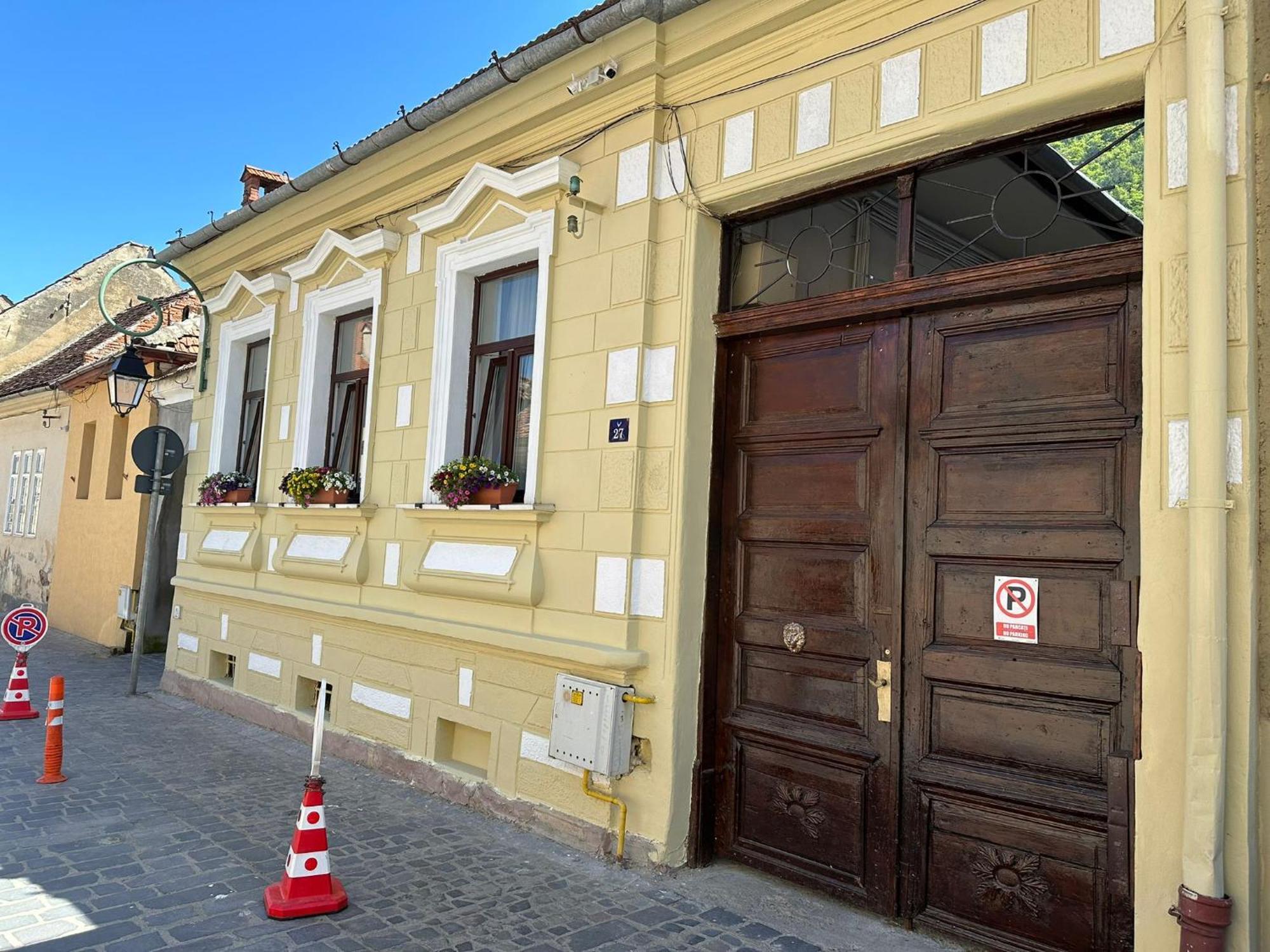Albert Residence With Complimentary Parking Braşov Exterior foto