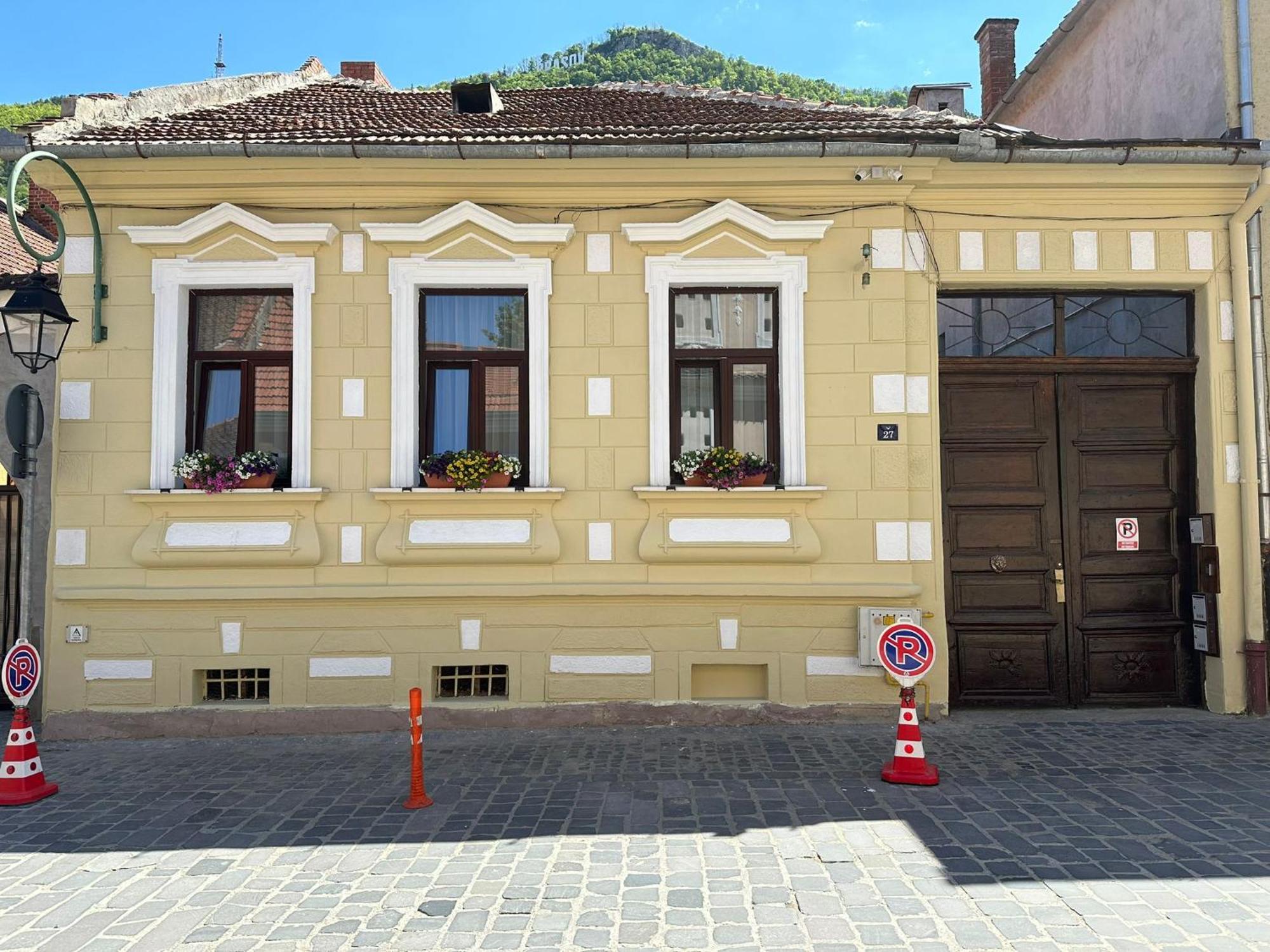 Albert Residence With Complimentary Parking Braşov Exterior foto